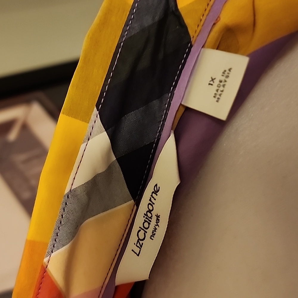 blouse - Picture 2 of 2